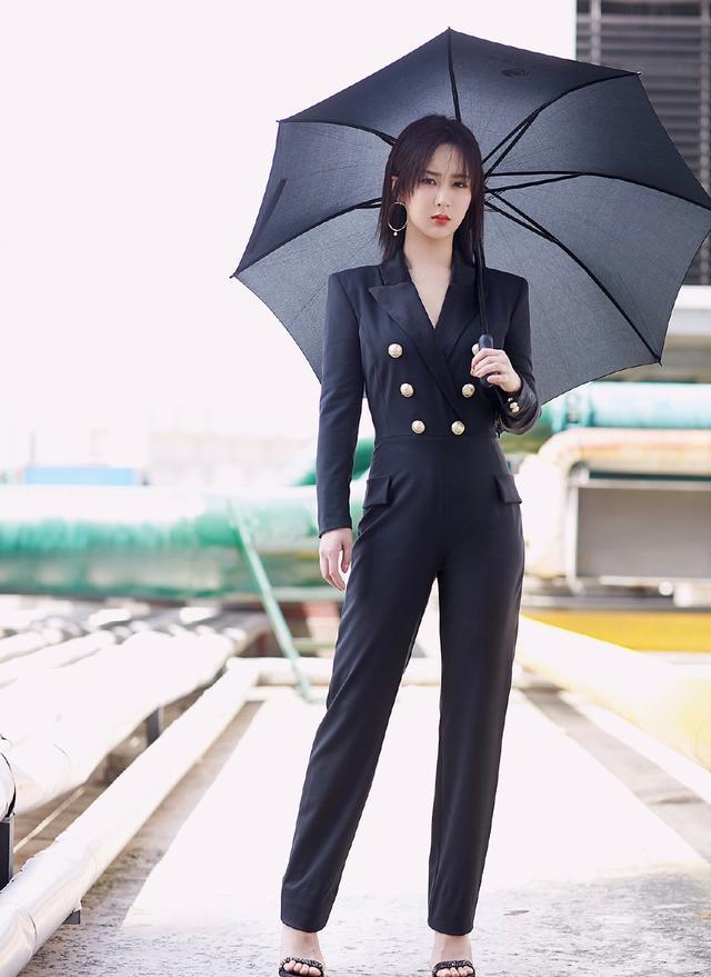 ���ϴ���ɫ�����չʾ��������������һ����